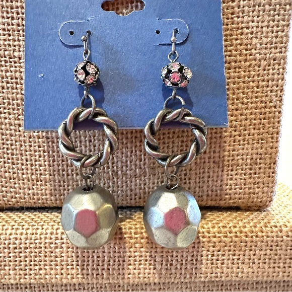 NWT 2 pairs of Simply Vera Vera Wang Earrings- silver tone dangles - Picture 4 of 15